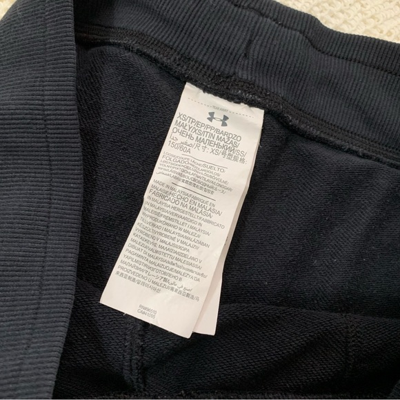 Women’s Black Under Armour White Drawstring Athletic Front Pocket Sweat Shorts - Picture 4 of 6